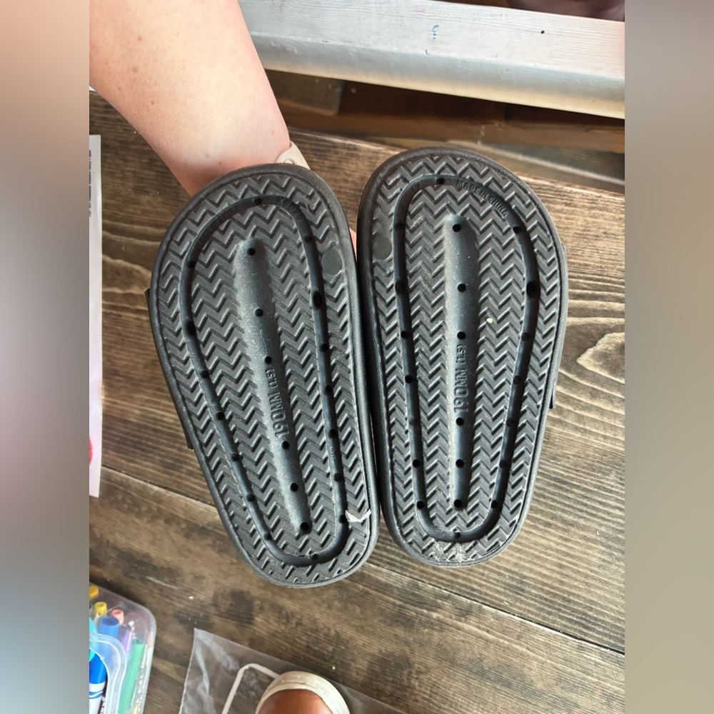 Smiley Slide Sandals - Picture 3 of 4